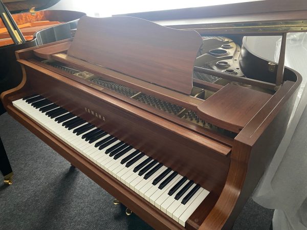 YAMAHA – Flügel, Modell G 2 – 173 in Nussbaum satiniert